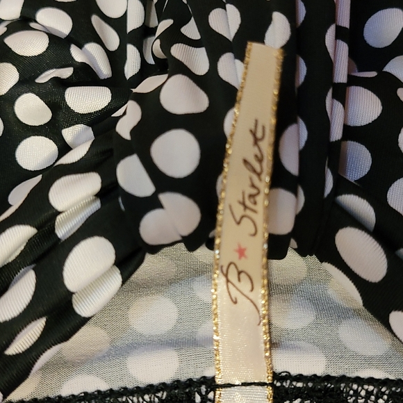 3/$30- Black & White Polka dot sleeveless, flowy tank/top - Picture 3 of 4